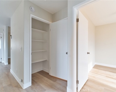 1286 Arctic Avenue - Photo Thumbnail 16