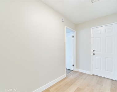 1286 Arctic Avenue - Photo Thumbnail 13
