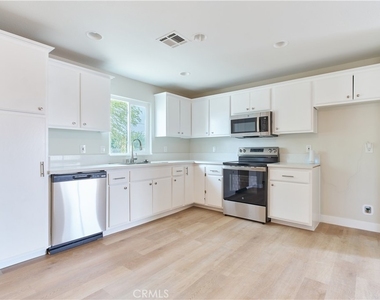 1286 Arctic Avenue - Photo Thumbnail 4