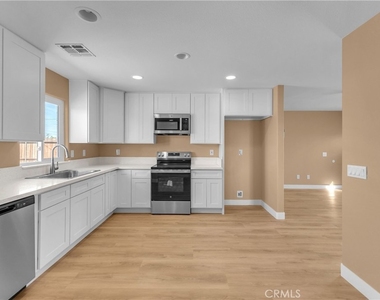 2867 Stardust Avenue - Photo Thumbnail 9