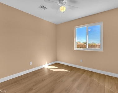 2867 Stardust Avenue - Photo Thumbnail 20