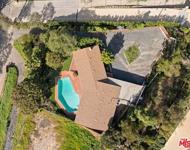 590 N Tigertail Road - Photo Thumbnail 13