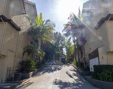 4600 Don Lorenzo Drive - Photo Thumbnail 16