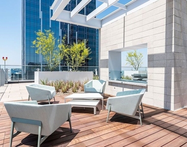 1000 W 8th Street - Photo Thumbnail 49