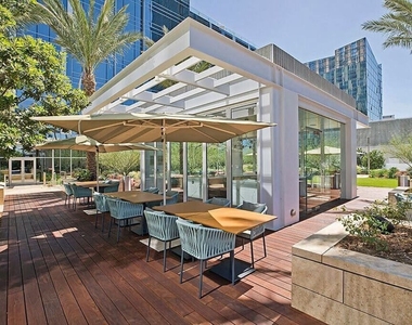 1000 W 8th Street - Photo Thumbnail 37