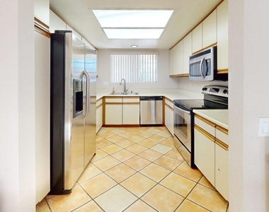505 S Farrell Drive - Photo Thumbnail 2