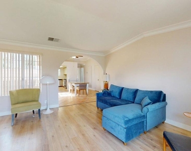 505 S Farrell Drive - Photo Thumbnail 7