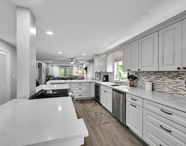 5759 Phoenix Palm Court - Photo Thumbnail 12