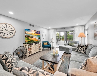 5759 Phoenix Palm Court - Photo Thumbnail 16