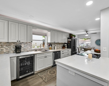 5759 Phoenix Palm Court - Photo Thumbnail 13