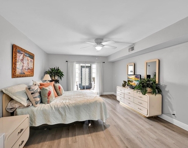 5759 Phoenix Palm Court - Photo Thumbnail 18