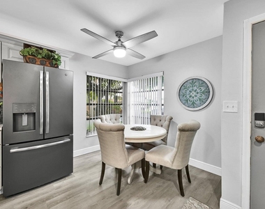 5759 Phoenix Palm Court - Photo Thumbnail 7
