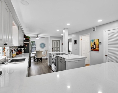 5759 Phoenix Palm Court - Photo Thumbnail 6
