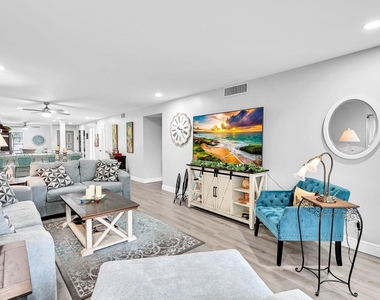 5759 Phoenix Palm Court - Photo Thumbnail 14