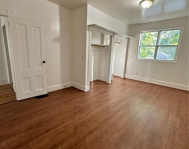 118 W Main Street - Photo Thumbnail 10