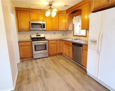 40 Beverly Avenue - Photo Thumbnail 6
