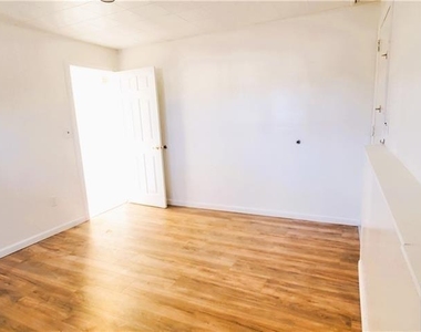 40 Beverly Avenue - Photo Thumbnail 17