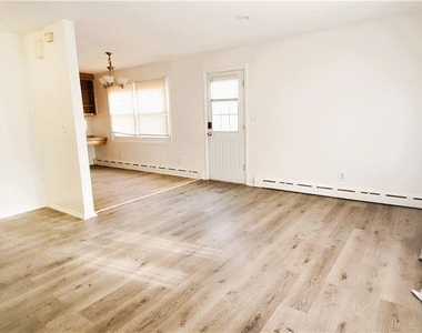 40 Beverly Avenue - Photo Thumbnail 3