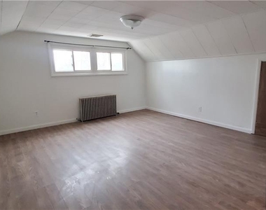 40 Beverly Avenue - Photo Thumbnail 10