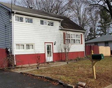 40 Beverly Avenue - Photo Thumbnail 1