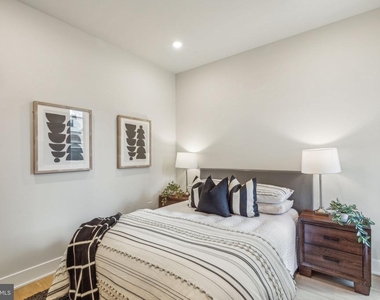 6910 Ridge Avenue - Photo Thumbnail 10