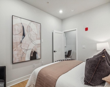 6910 Ridge Avenue - Photo Thumbnail 9
