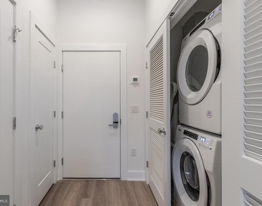 5545 Pulaski Avenue - Photo Thumbnail 7