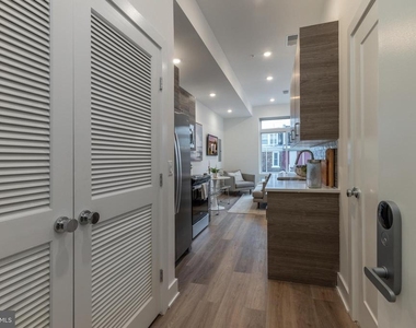 5545 Pulaski Avenue - Photo Thumbnail 3