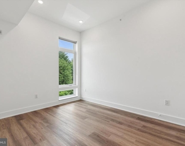 5545 Pulaski Avenue - Photo Thumbnail 10