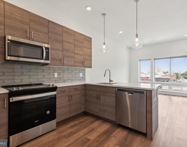 5545 Pulaski Avenue - Photo Thumbnail 2