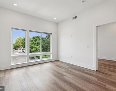 5545 Pulaski Avenue - Photo Thumbnail 8