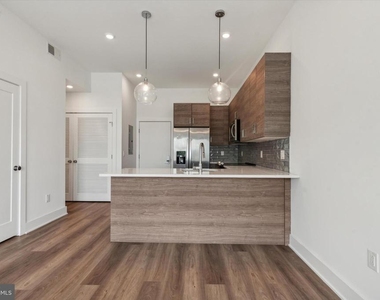5545 Pulaski Avenue - Photo Thumbnail 6