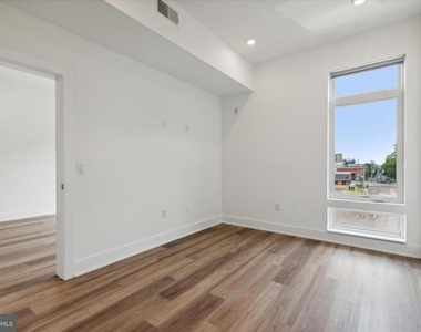 5545 Pulaski Avenue - Photo Thumbnail 11