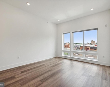 5545 Pulaski Avenue - Photo Thumbnail 9