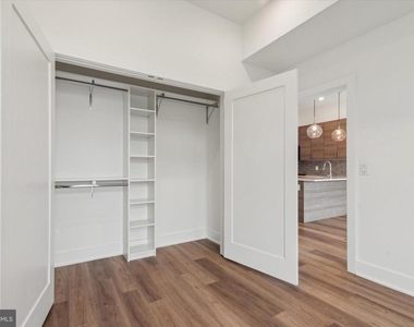 5545 Pulaski Avenue - Photo Thumbnail 12