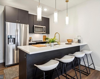 1102 Germantown Avenue - Photo Thumbnail 4