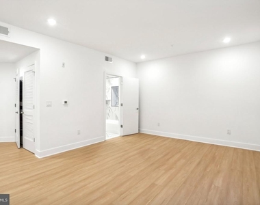 3952 Lancaster Avenue - Photo Thumbnail 8