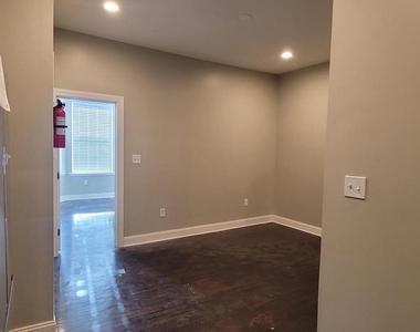 4233 Lancaster Avenue - Photo Thumbnail 7