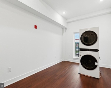 501 Washington Lane - Photo Thumbnail 4
