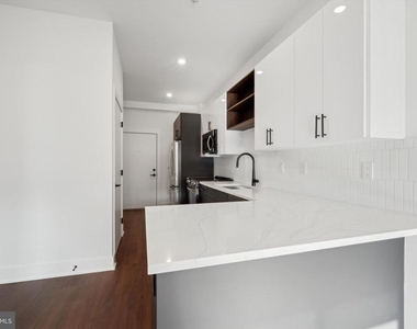 501 Washington Lane - Photo Thumbnail 20