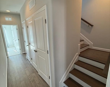 620 Leigh Way - Photo Thumbnail 6