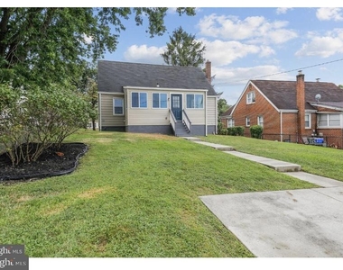 208 6th Avenue - Photo Thumbnail 4