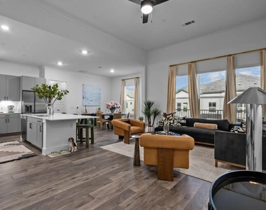 476 Suffield Dr - Photo Thumbnail 1