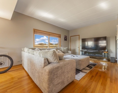 2805 N 75th Court - Photo Thumbnail 4