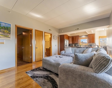 2805 N 75th Court - Photo Thumbnail 3