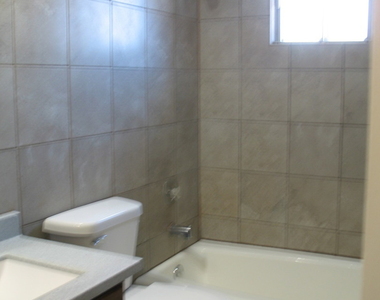 709 W 65th Street - Photo Thumbnail 8
