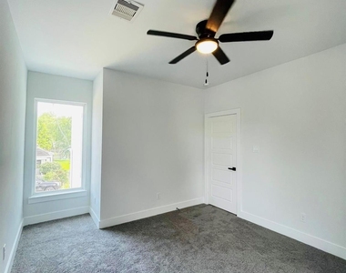 7931 Fowlie Street - Photo Thumbnail 16