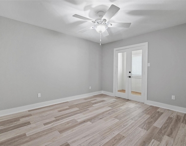 2113 Lake Village Drive - Photo Thumbnail 18