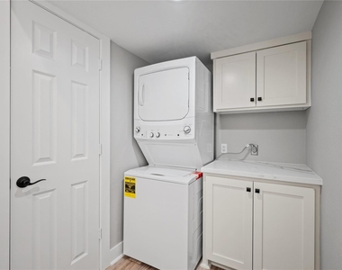 2113 Lake Village Drive - Photo Thumbnail 9