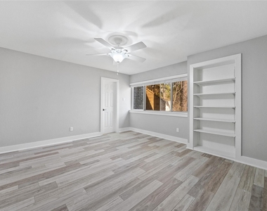 2113 Lake Village Drive - Photo Thumbnail 14